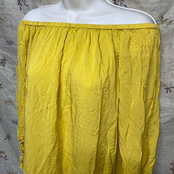 Forever21 Off The Shoulder Dress - Picture 2 of 3